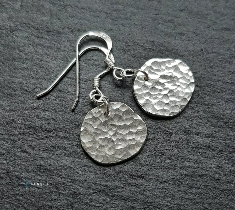 Organic circle pendant necklace Image 3