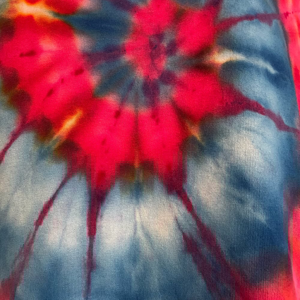 PATRIOTIC SPIRAL TIE DYE TEE WOMEN'S SIZE MEDIUM