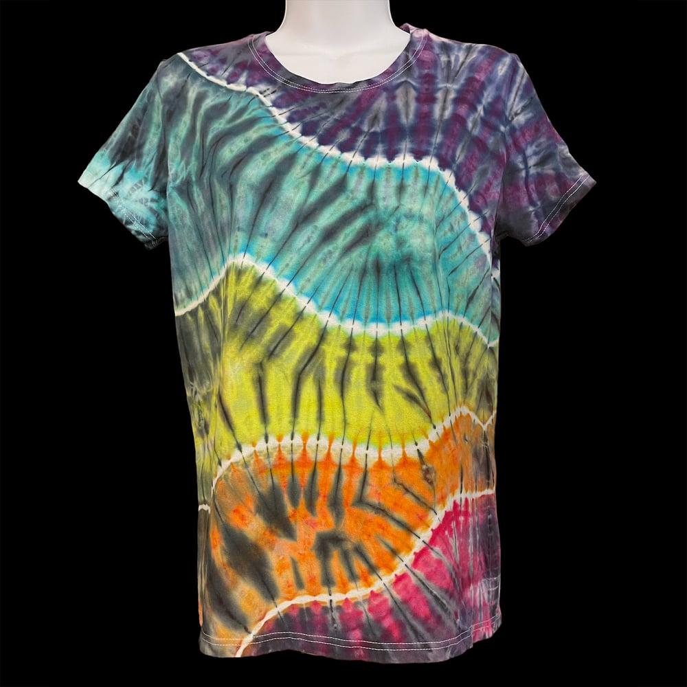 RAINBOW WAVES TIE DYE TEE WOMEN'S SIZE MEDIUM