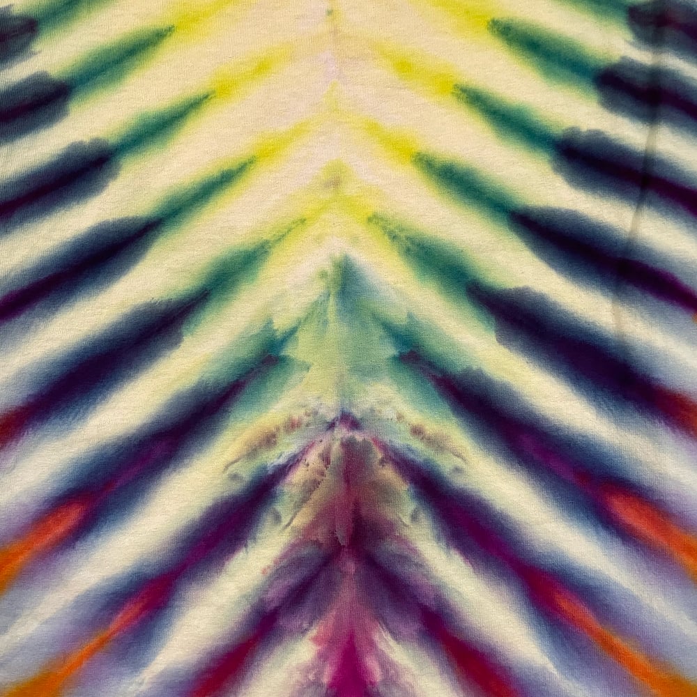 YELLOW RAINBOW DRIPPY V TIE DYE TEE SIZE LARGE