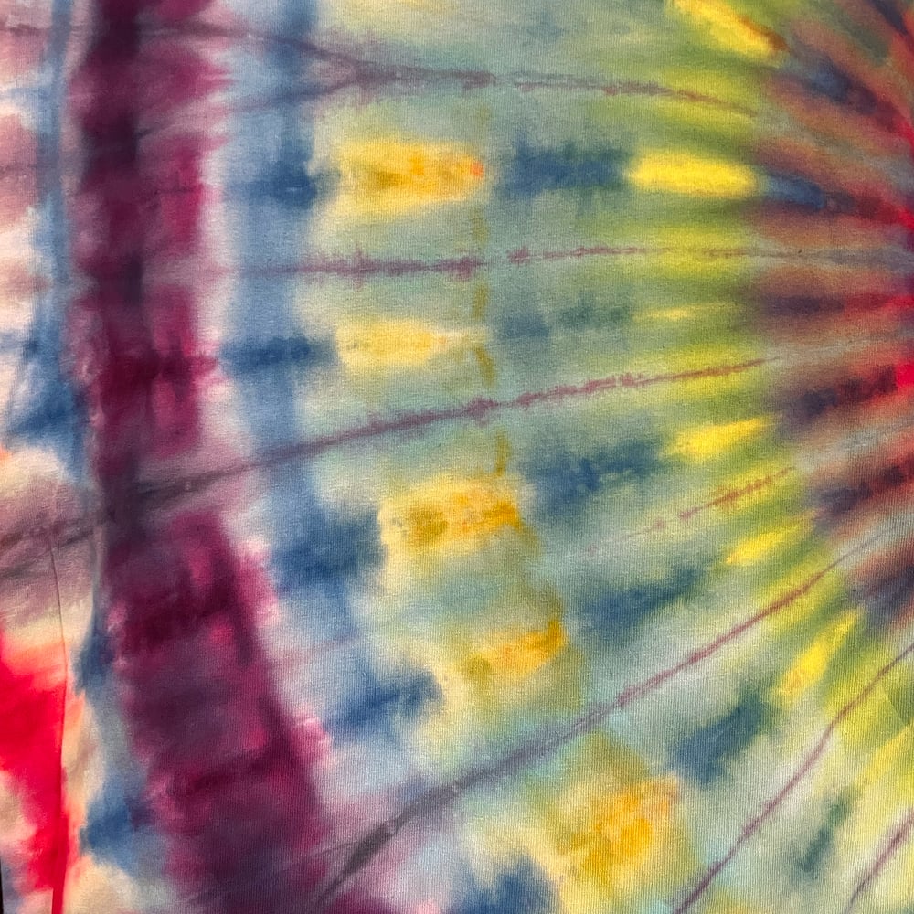 MULTI-COLOR ARC TIE DYE TEE SIZE XL