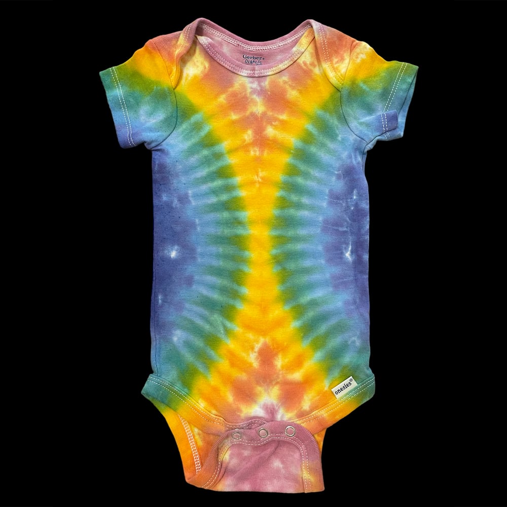 RAINBOW DOUBLE ARC TIE DYE ONESIE SIZE 3-6 MONTHS