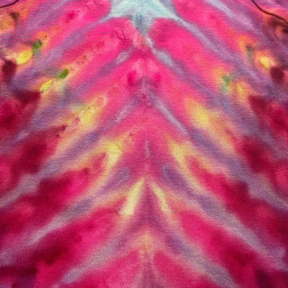 PURPLE DRIPPY V TIE DYE ONESIE SIZE 12 MONTHS
