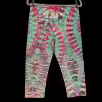 Image 2 of SHERBERT WIGGLE TIE DYE CAPRI LEGGINGS WOMEN'S SIZE LARGE