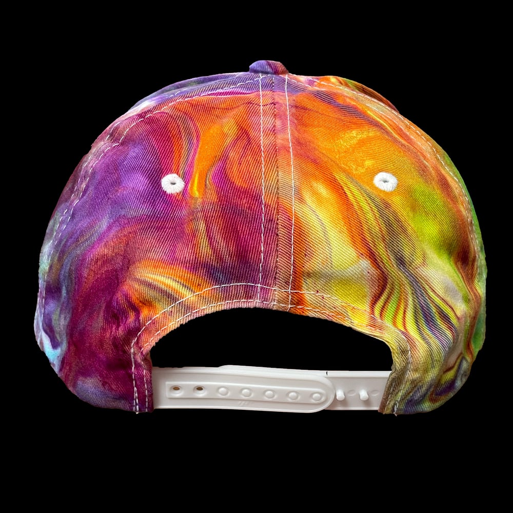 RAINBOW SWIRL TIE DYE FLATBRIM SNAPBACK HAT