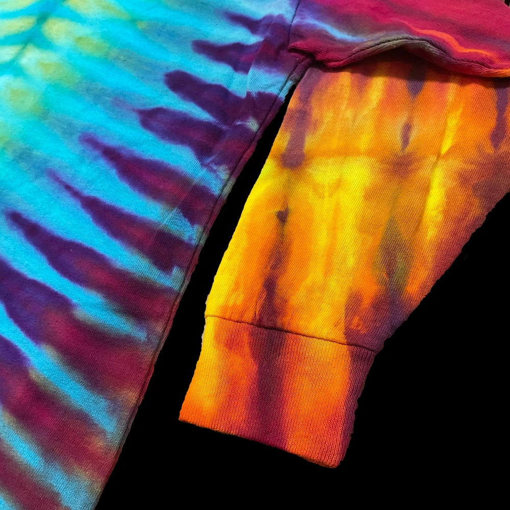 MINT RAINBOW DRIPPY V TIE DYE LONG SLEEVE YOUTH TEE SIZE SMALL