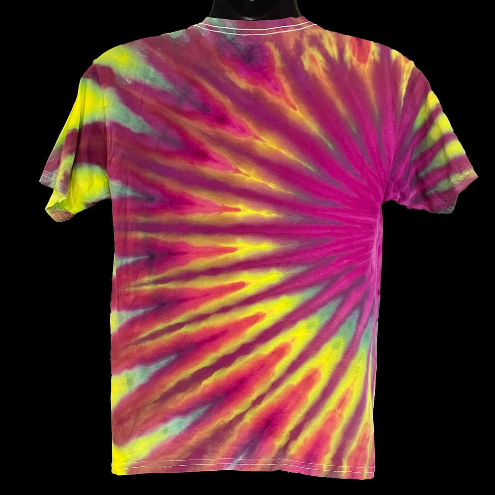 PINK SUNBURST ARC TIE DYE YOUTH TEE SIZE XL