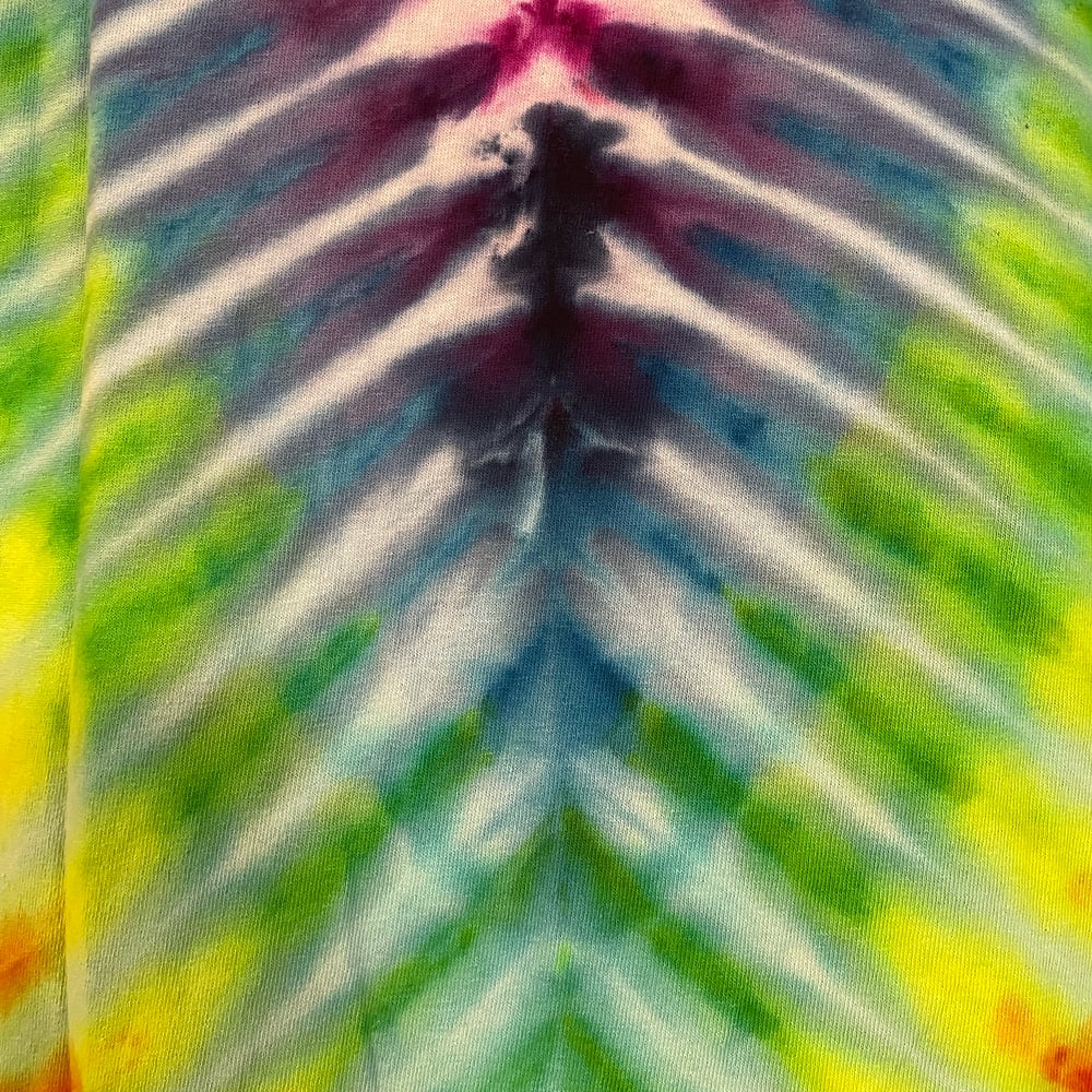 PINK RAINBOW DRIPPY V TIE DYE YOUTH TEE SIZE XL