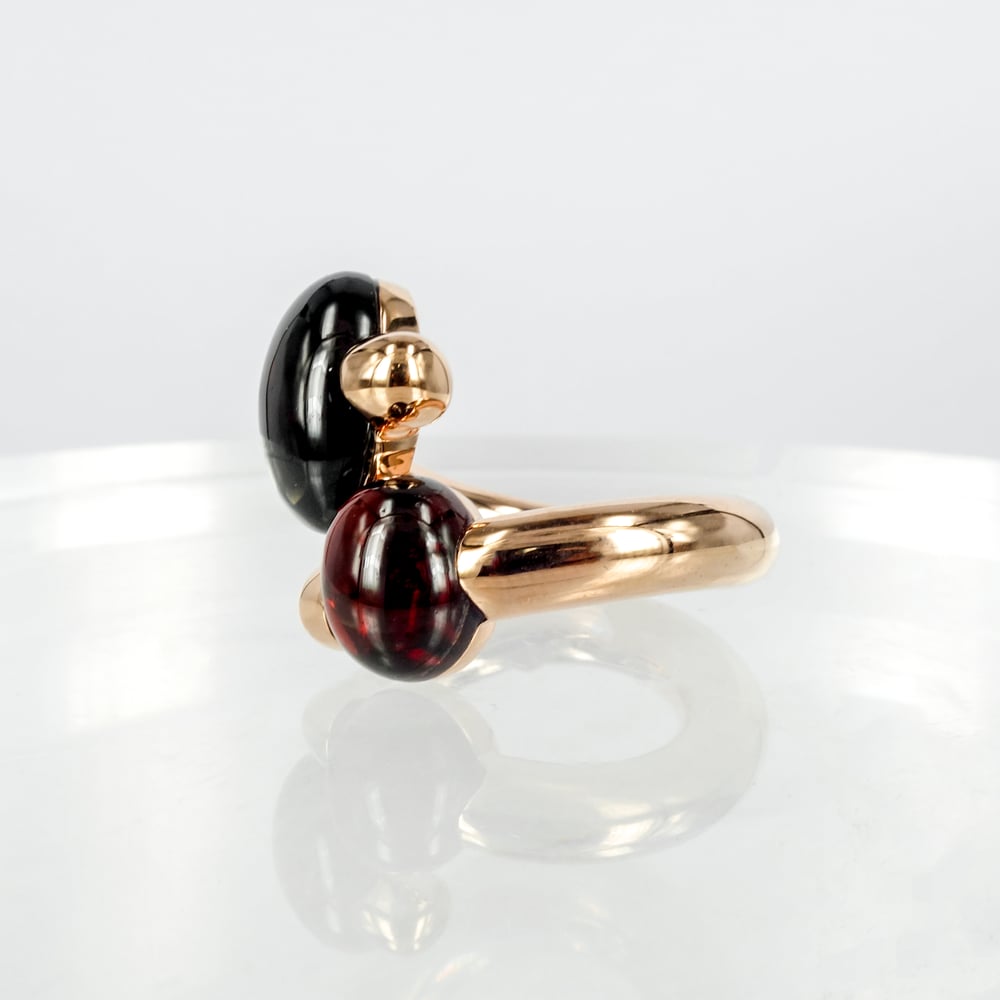 Image of 9ct rose gold cabochon garnet cocktail ring. PJ5952