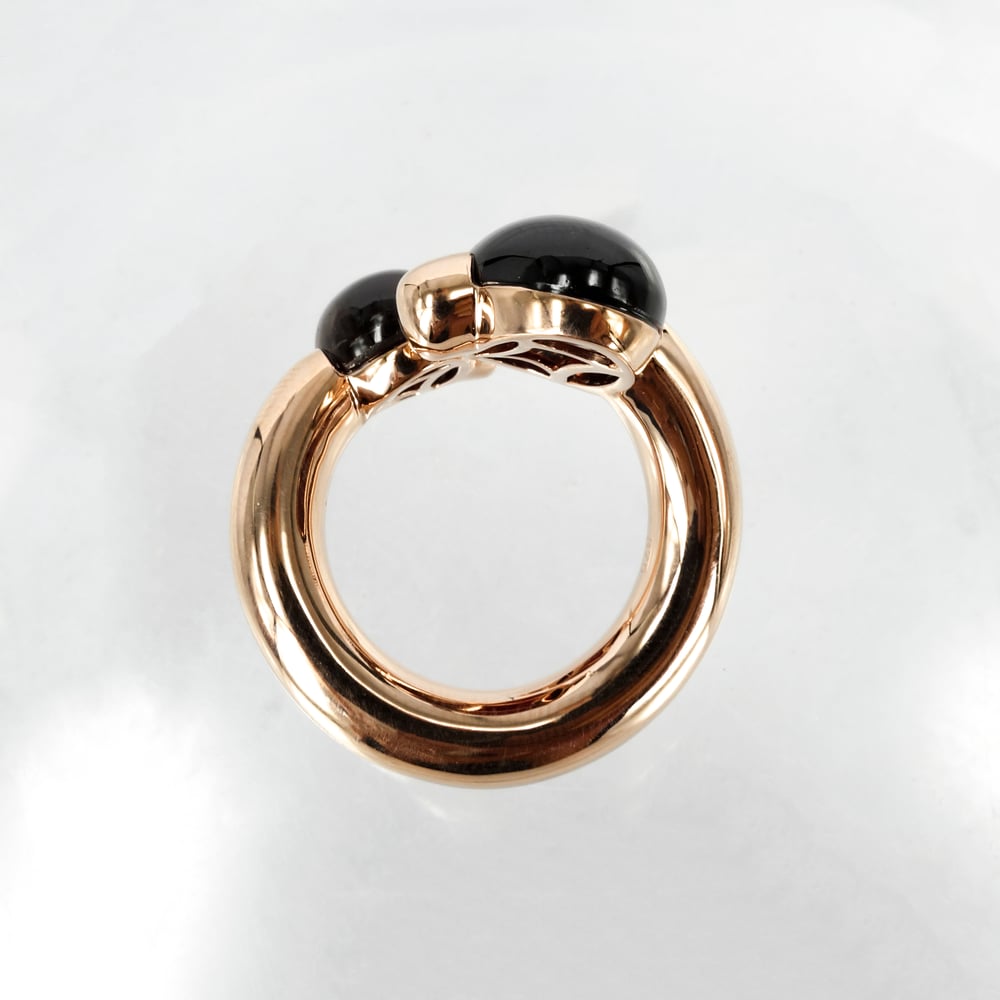 Image of 9ct rose gold cabochon garnet cocktail ring. PJ5952