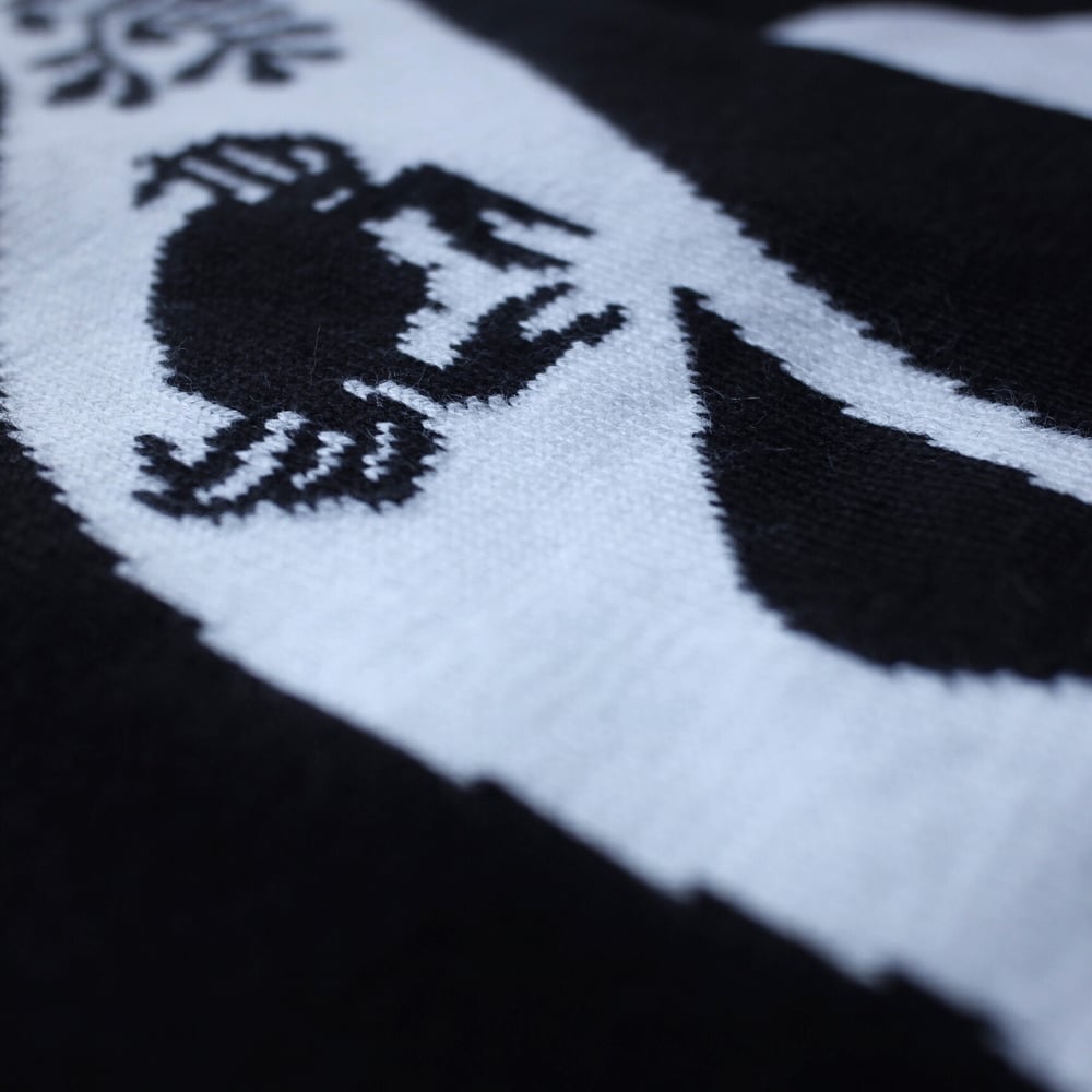 BLACK AND WHITE GREYHOUND SCARF 