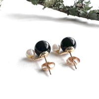 Image 4 of Vintage 14K Gold Onyx and Pearl stud Earrings