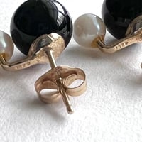 Image 5 of Vintage 14K Gold Onyx and Pearl stud Earrings