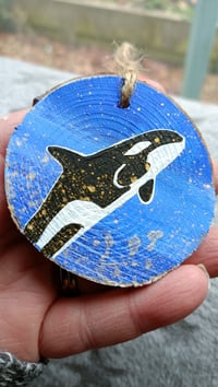 Image 1 of Orca on wood slice