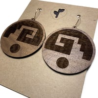 Image 2 of chimalli II / earrings / walnut