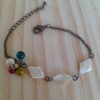 Image 1 of Bracelets losange en nacre et perles de verre