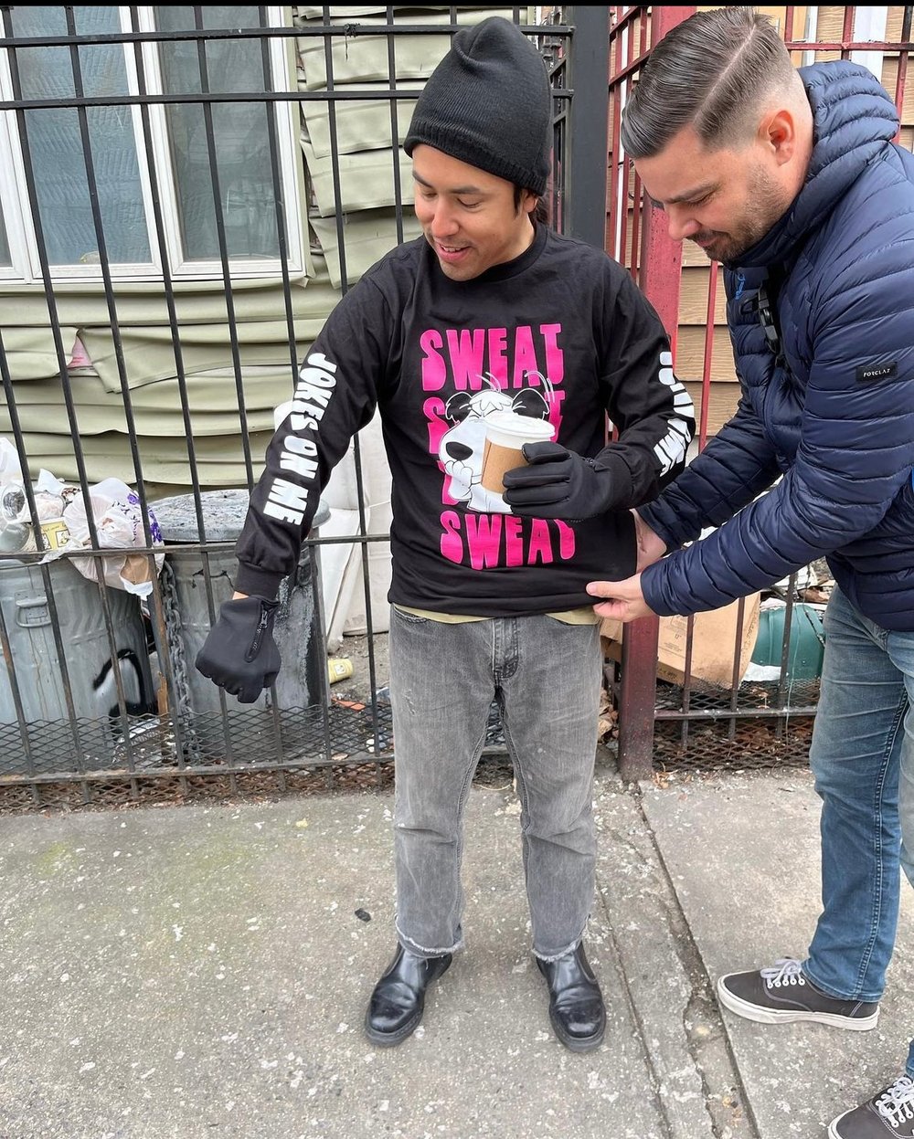 Sweat "Jokes On Me" LS Shirt