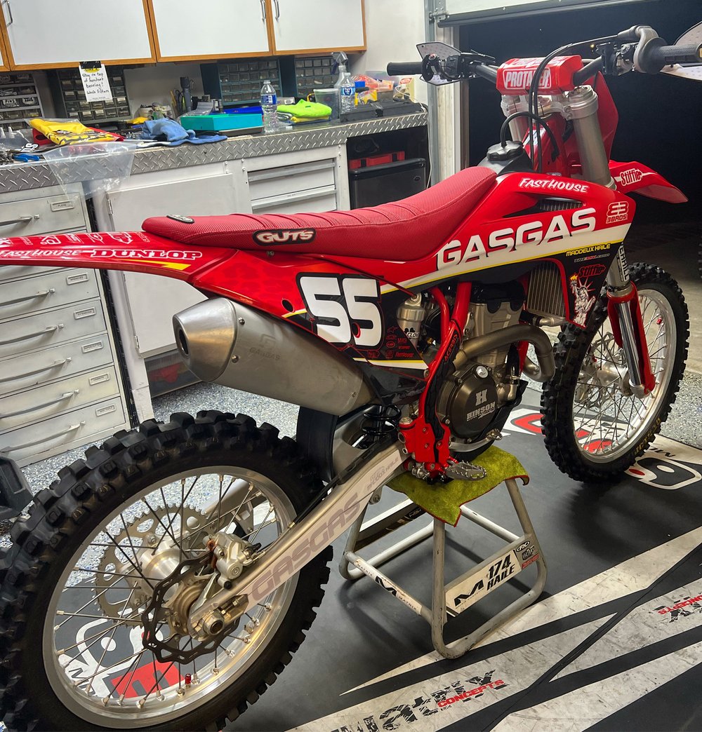 GASGAS "WHITE LINES" MX Graphics Series • 2022-2023 GASGAS MCF250-450