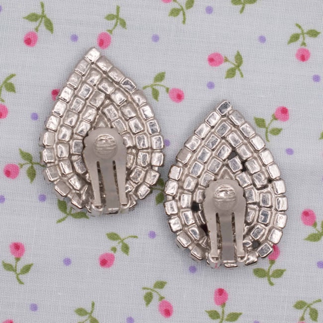 Vntg White Rhinestone Clip On Earrings