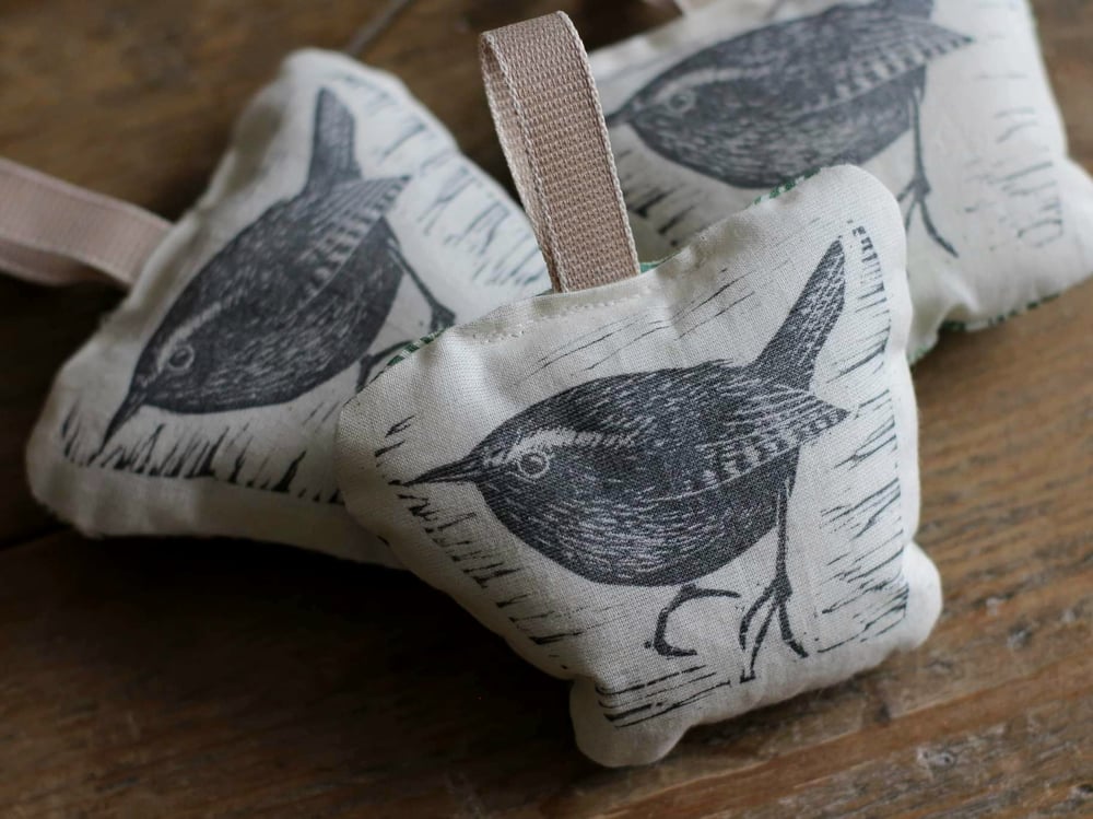 Image of Linocut wren hanger with William Morris fabric