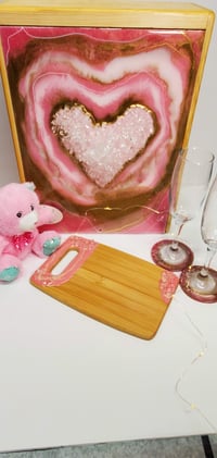 Image 2 of GEODE HEART BOX PINK AND GOLD