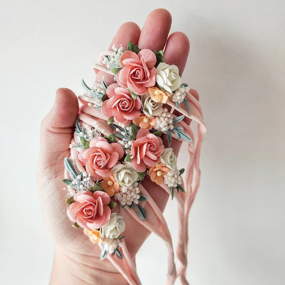 Image of headband rose poudré et grosse fleur corail 