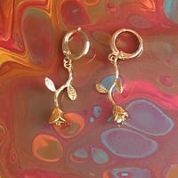 Image 2 of 'Rosen-Petalum' Earrings