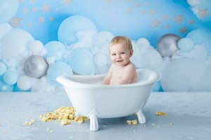 Image of SILVER TWINKLE STAR BALLOON GARLAND CAKE SMASH