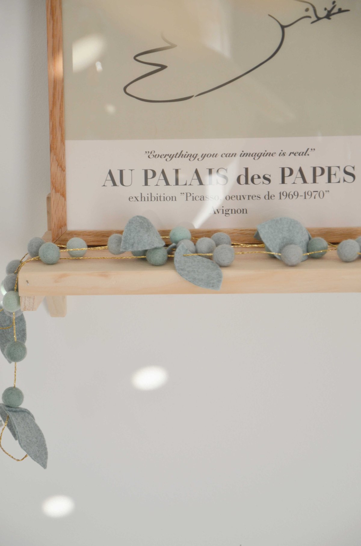 Image of Guirlande feuillages boules mousse, menthe, bleu givré en laine feutrée