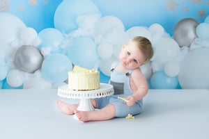 Image of SILVER TWINKLE STAR BALLOON GARLAND CAKE SMASH