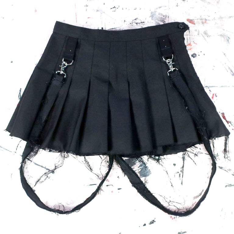 DISTRESSED STRAP SKIRT