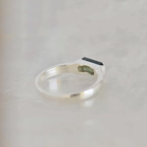 Image of Tanzania Yellow-Green Sapphire bevel cut round band silver ring