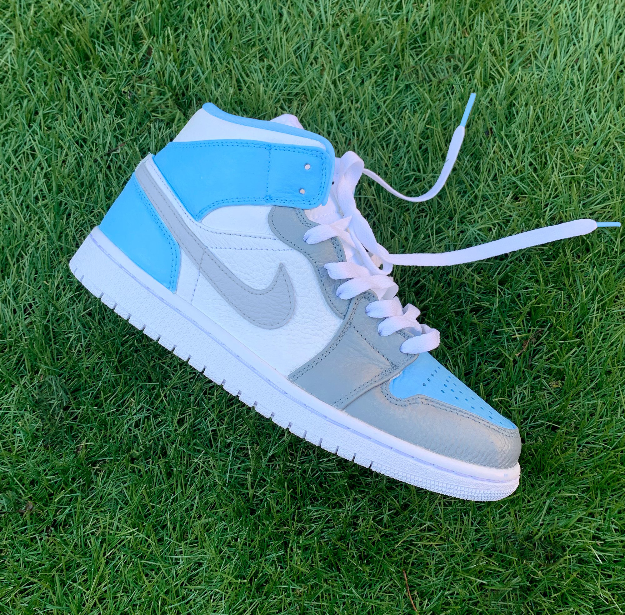 Sky Blue Air Jordan Mid custom E1_Artist - Main Image