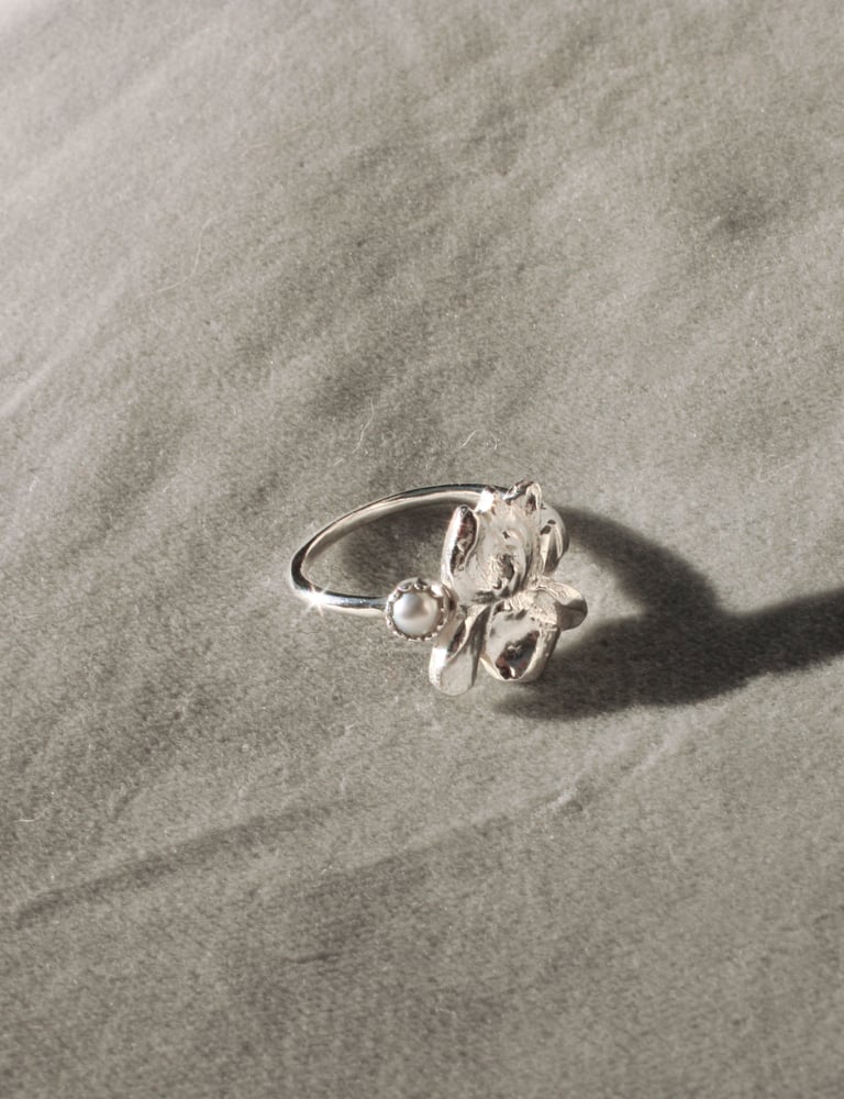 Image of Iris Ring
