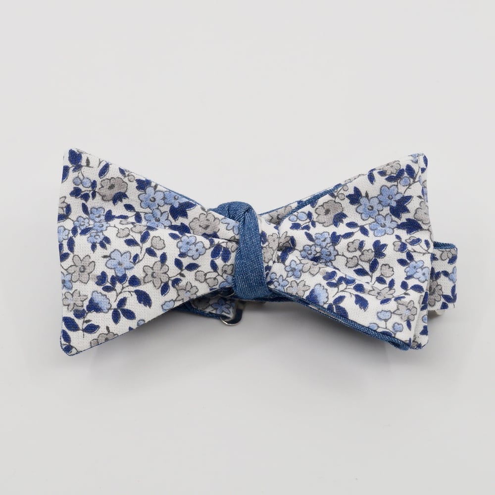 Image of Noeud Papillon à Nouer Réversible - Liberty Bleu /  Bleu Jeans