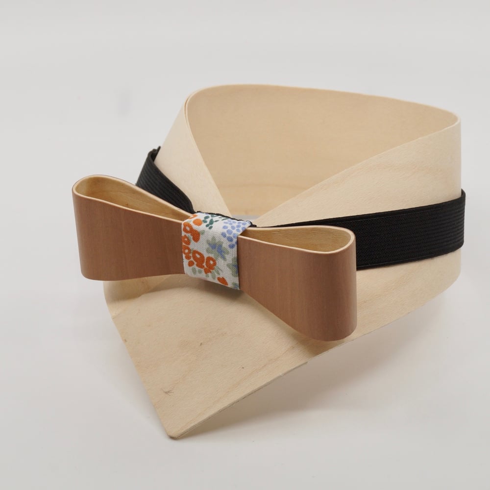 Image of Noeud Papillon en Bois - Merisier / Fleuri