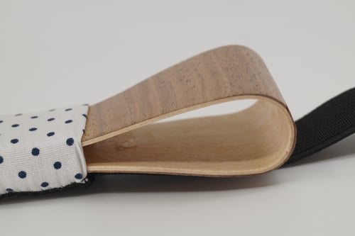 Image of Noeud Papillon en Bois - Noyer / Blanc Pois