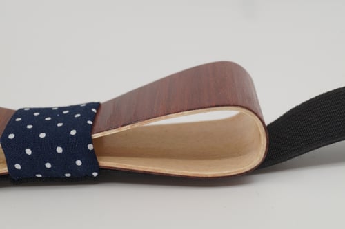 Image of Noeud Papillon en Bois - Eucalyptus / Bleu Pois