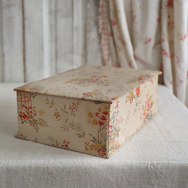 French antique covered box - 699
