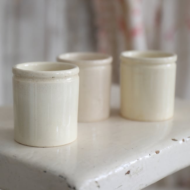 Set of little antique pots. 