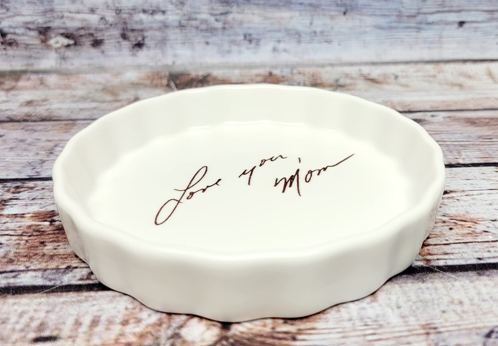 Image of Handwriting Dish with Signature or Short Note