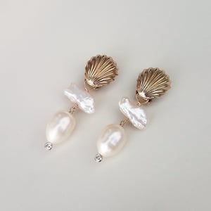 Vintage Shell & White Pearl Earrings