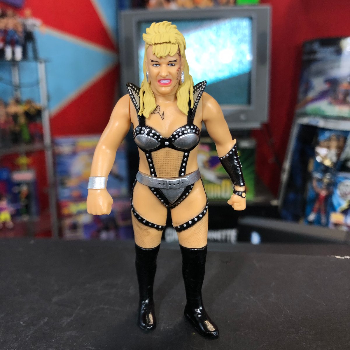 ルナ・バション　フィギュア　WWE　WWF　プロレス WWE WWF Rare LUNA VACHON Classic Superstars 13 Jakks Pacific