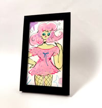 Image 2 of Alien diva  (original)