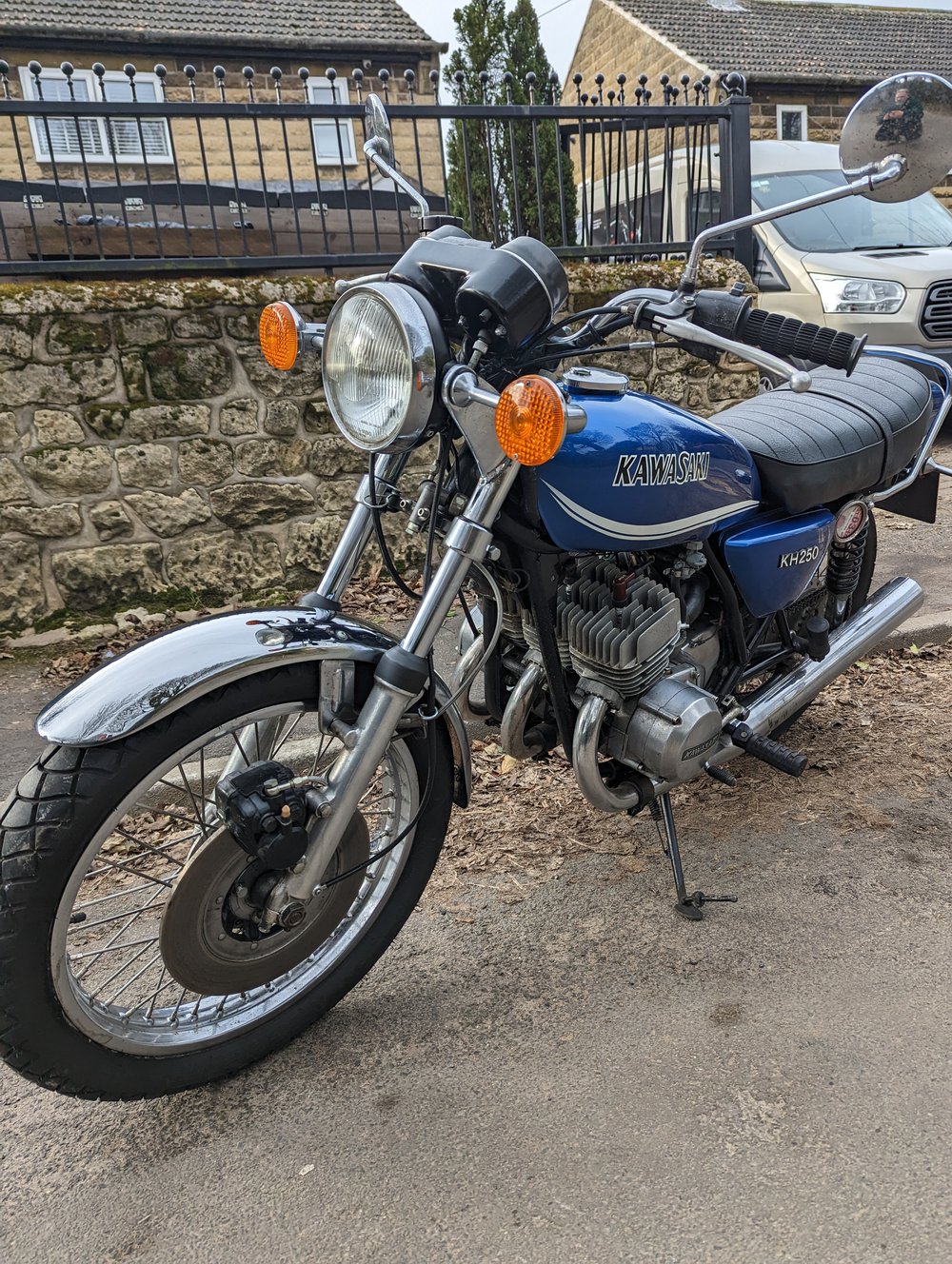Kawasaki kh250 triple 1975