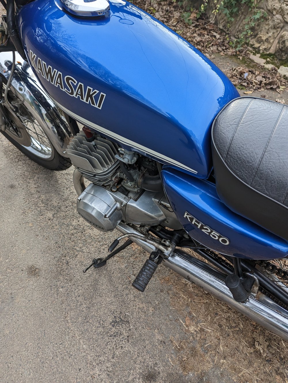 Kawasaki kh250 triple 1975