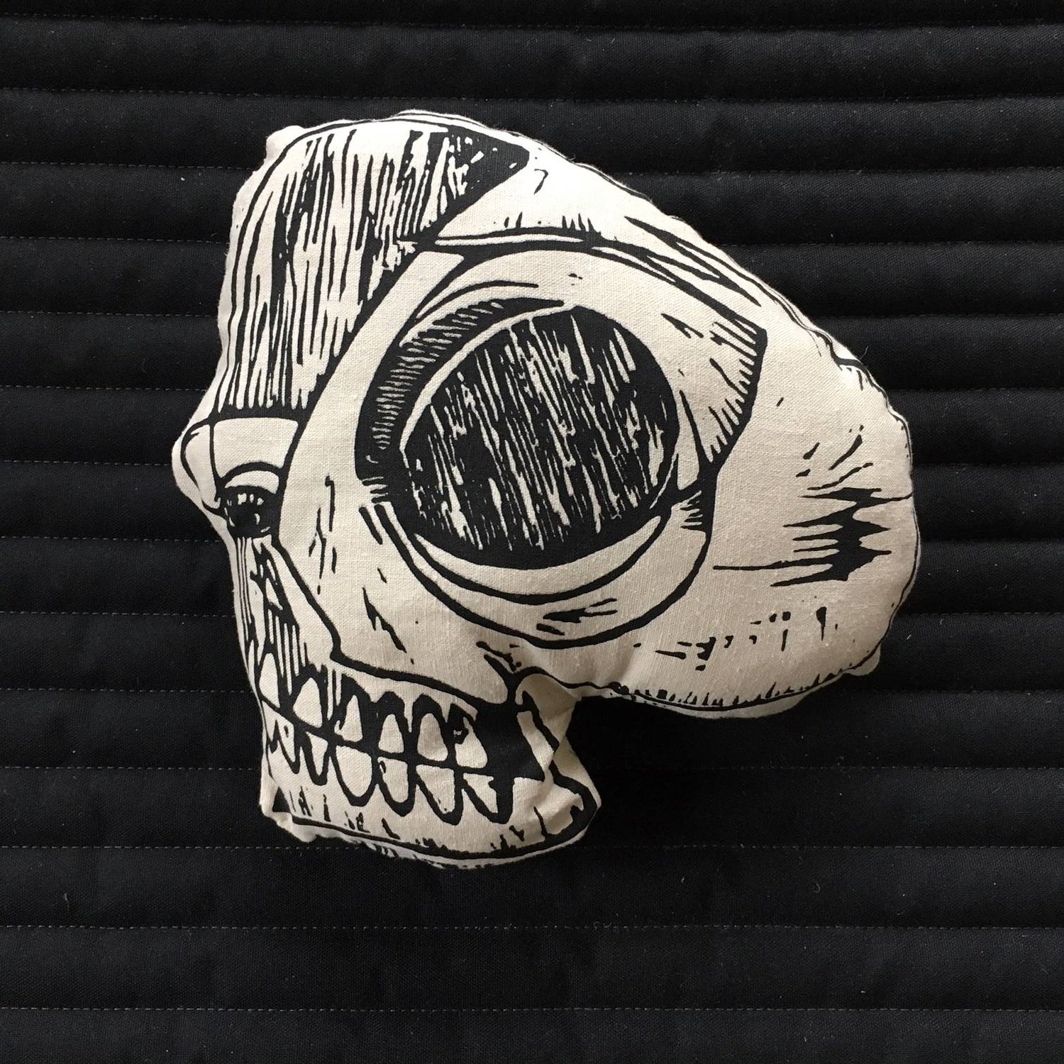 Skull cushion