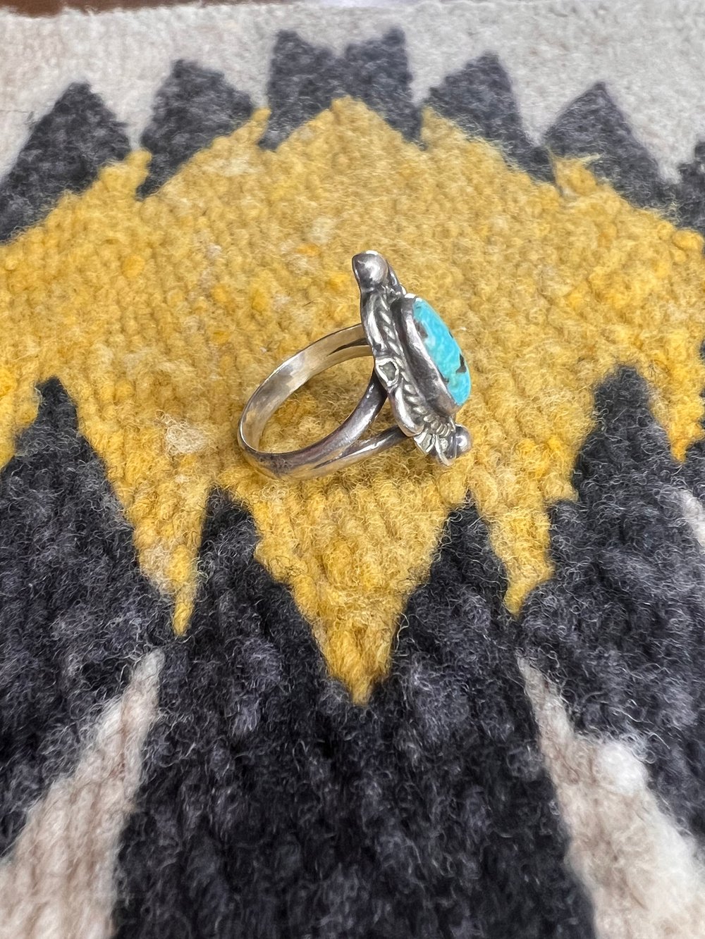 Sterling and Turquoise Scalloped Ring (6.75)