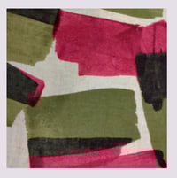Image 2 of Tissu: Fuchsia and olive paint