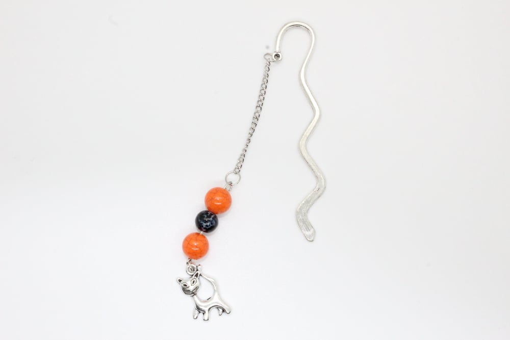 Image of Spooky Cat Zig Zag Metal Bookmark